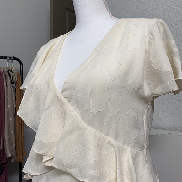 Michael Kors Textured Cream Blouse Size Small - Picture 3 of 8